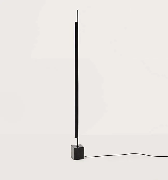 Aromas Lampa podłogowa Coln wys. 130 cm czarna podstawa marmurowa Ostatnie sztuki