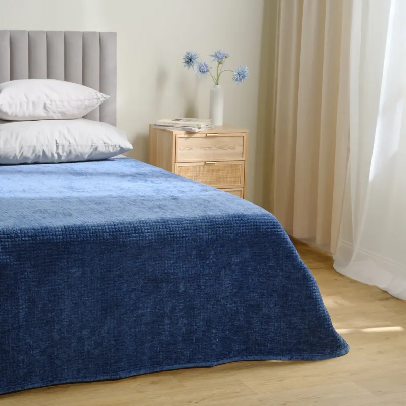 Jednokolorowa narzuta na łóżko z przeszywanym wzorem Terta 200x220 cm - Ograniczona ilość