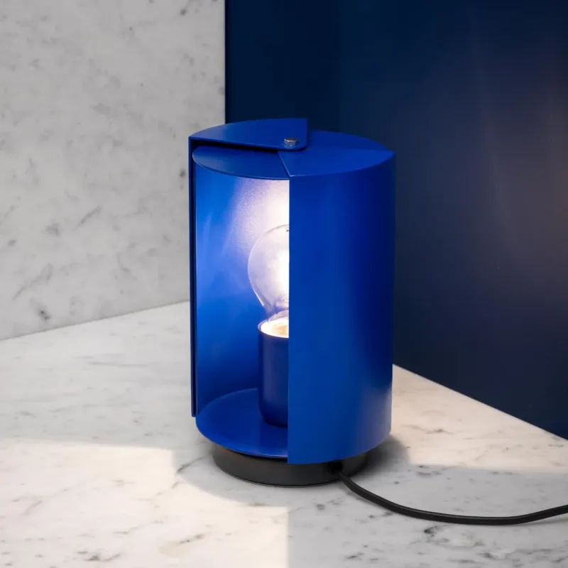 Hit cenowy Lampa stołowa Pivotante a poser Blue NEMO