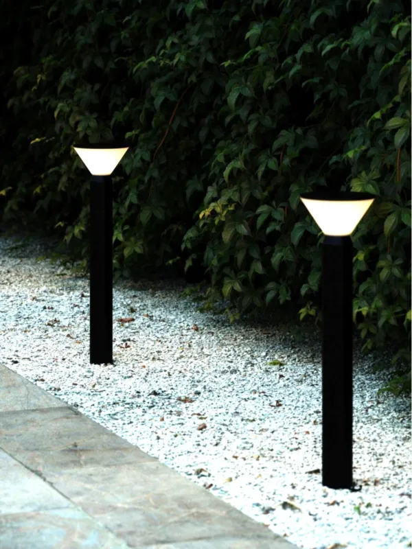 Czarna lampa słupek ogrodowy Noorstad IP44 na żarówkę E27 Ograniczona ilość